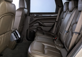 Подержанный автомобиль Porsche Cayenne 2014 года (18 фото)