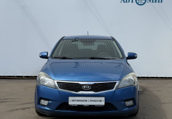 Подержанный автомобиль Kia Ceed Hatchback 2011 года (2 фото)