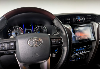 Подержанный автомобиль Toyota Fortuner 2020 года (28 фото)
