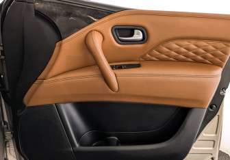 Подержанный автомобиль Infiniti QX80 2019 года (25 фото)