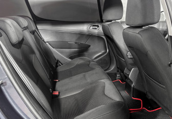 Подержанный автомобиль Peugeot 308 Hatchback 2013 года (16 фото)
