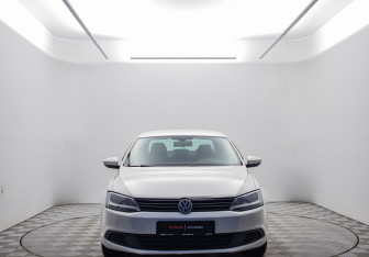 Подержанный автомобиль Volkswagen Jetta Sedan 2014 года (2 фото)