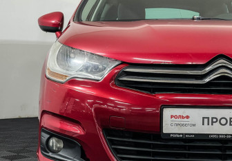 Подержанный автомобиль Citroen C4 Hatchback 2013 года (14 фото)