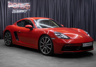 Подержанный автомобиль Porsche Cayman 2016 года (3 фото)