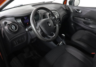 Подержанный автомобиль Renault Kaptur 2017 года (9 фото)