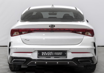 Подержанный автомобиль Kia K5 2021 года (6 фото)