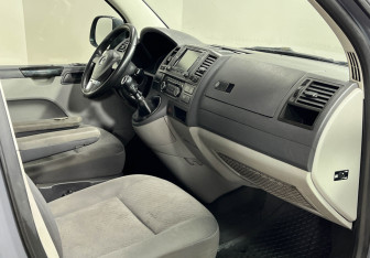 Подержанный автомобиль Volkswagen Caravelle 2013 года (9 фото)
