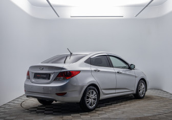 Подержанный автомобиль Hyundai Solaris Sedan 2012 года (5 фото)