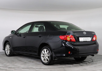 Подержанный автомобиль Toyota Corolla Sedan 2010 года (4 фото)