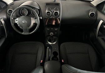 Подержанный автомобиль Nissan Qashqai 2009 года (11 фото)