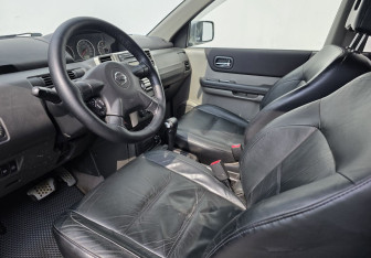 Подержанный автомобиль Nissan X-Trail 2005 года (9 фото)