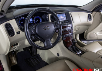 Подержанный автомобиль Infiniti QX50 2016 года (20 фото)