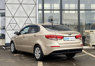 Подержанный автомобиль Kia Rio Sedan 2015 года (7 фото)