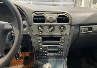 Подержанный автомобиль Volvo S40 1999 года (16 фото)