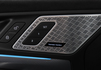 Подержанный автомобиль BMW X2 2024 года (19 фото)