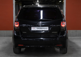 Подержанный автомобиль Toyota Verso 2009 года (6 фото)