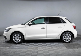 Подержанный автомобиль Audi A1 2013 года (8 фото)