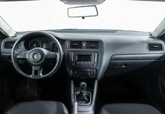 Подержанный автомобиль Volkswagen Jetta Sedan 2014 года (6 фото)