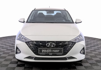 Подержанный автомобиль Hyundai Solaris Sedan 2021 года (2 фото)