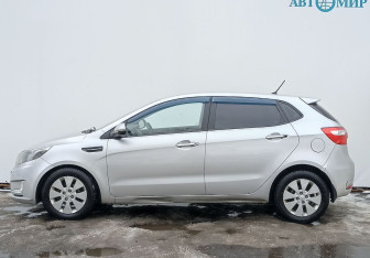 Подержанный автомобиль Kia Rio Hatchback 2014 года (8 фото)