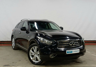Подержанный автомобиль Infiniti QX70 2013 года (3 фото)