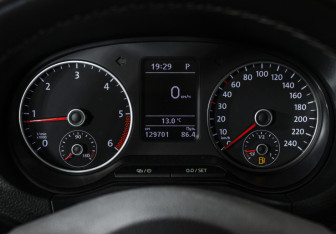 Подержанный автомобиль Volkswagen Amarok 2013 года (12 фото)