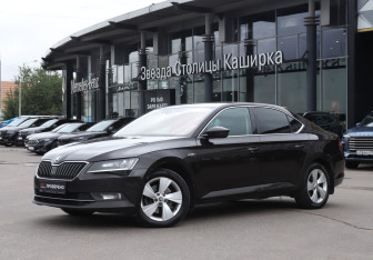 Подержанный автомобиль Skoda Superb Liftback 2015 года (25 фото)