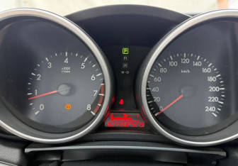 Подержанный автомобиль Mazda 3 Hatchback 2011 года (12 фото)