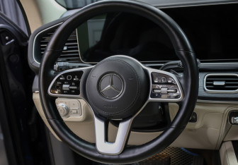 Подержанный автомобиль Mercedes-Benz GLE 2020 года (17 фото)