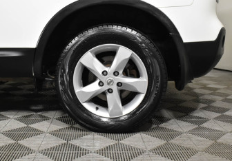 Подержанный автомобиль Nissan Qashqai 2010 года (17 фото)