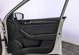 Подержанный автомобиль Skoda Rapid Liftback 2019 года (25 фото)