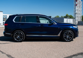 Подержанный автомобиль BMW X7 2021 года (4 фото)