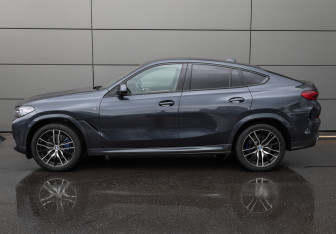 Подержанный автомобиль BMW X6 2021 года (7 фото)
