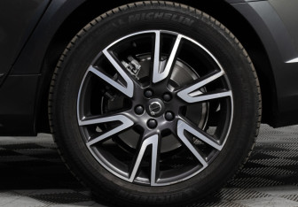 Подержанный автомобиль Volvo V90 Cross Country 2019 года (18 фото)