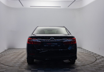 Подержанный автомобиль Toyota Camry Sedan 2012 года (6 фото)