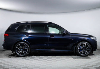 Подержанный автомобиль BMW X7 2022 года (4 фото)