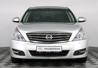 Подержанный автомобиль Nissan Teana 2010 года (2 фото)