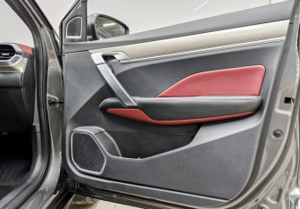 Подержанный автомобиль Geely Coolray 2024 года (25 фото)