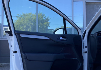Подержанный автомобиль Citroen C4 Hatchback 2012 года (16 фото)