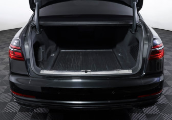 Подержанный автомобиль Audi A8 2019 года (9 фото)