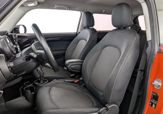 Подержанный автомобиль MINI Hatch 2019 года (20 фото)