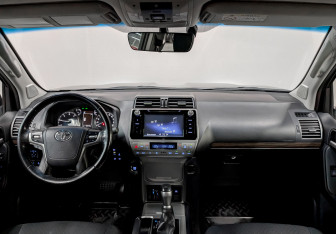 Подержанный автомобиль Toyota Land Cruiser Prado 2019 года (14 фото)