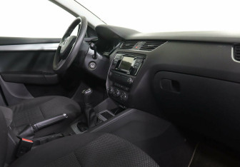 Подержанный автомобиль Skoda Octavia Liftback 2015 года (8 фото)