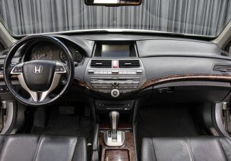 Подержанный автомобиль Honda Crosstour 2011 года (14 фото)