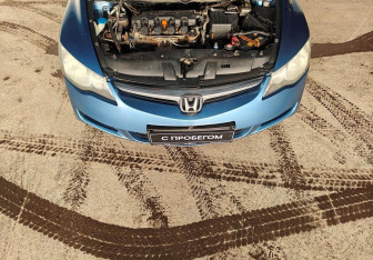 Подержанный автомобиль Honda Civic Sedan 2007 года (14 фото)