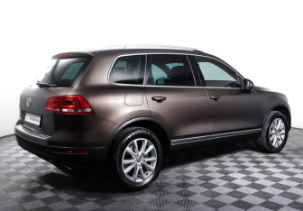 Подержанный автомобиль Volkswagen Touareg 2013 года (5 фото)