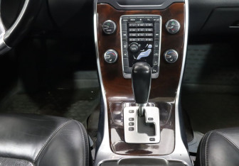 Подержанный автомобиль Volvo XC70 2012 года (19 фото)