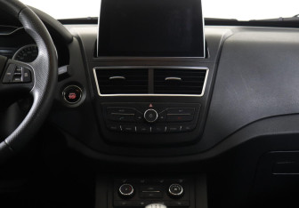 Подержанный автомобиль FAW Besturn X40 2020 года (9 фото)