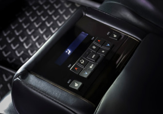 Подержанный автомобиль Lexus LX 2015 года (14 фото)