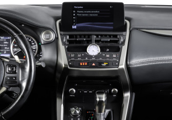 Подержанный автомобиль Lexus NX 2021 года (14 фото)